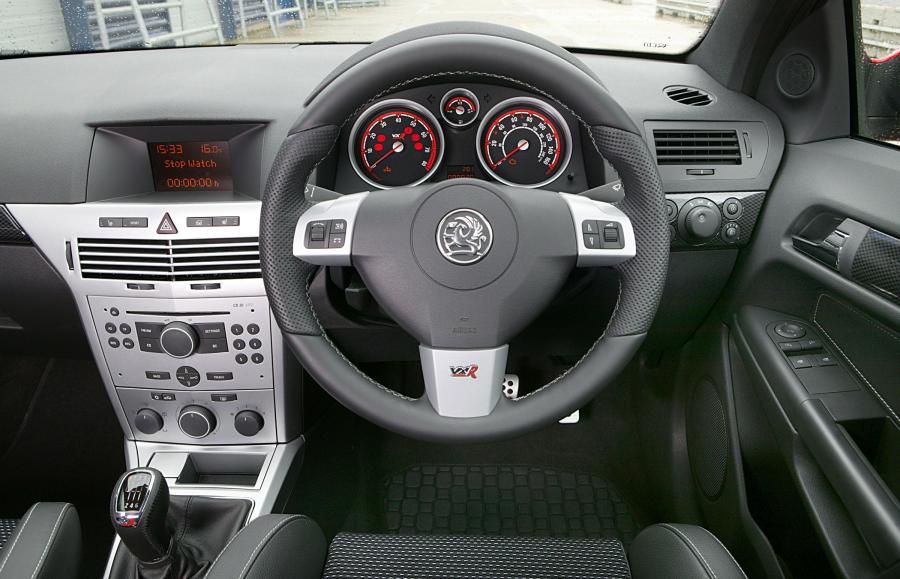  Vauxhall Astra VXR Arctic Edition 2010 года  (фото 3 из 15)